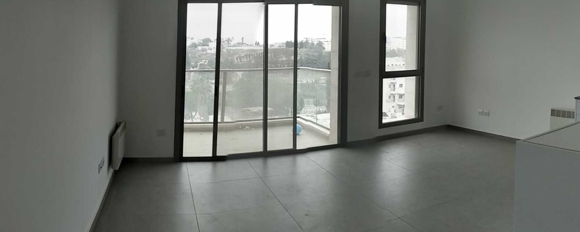assets/images/properties/BKY4R  Living Room.jpg